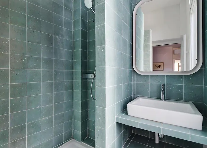 Pick A Flat's In Monmartre - Rue Etex * Paris